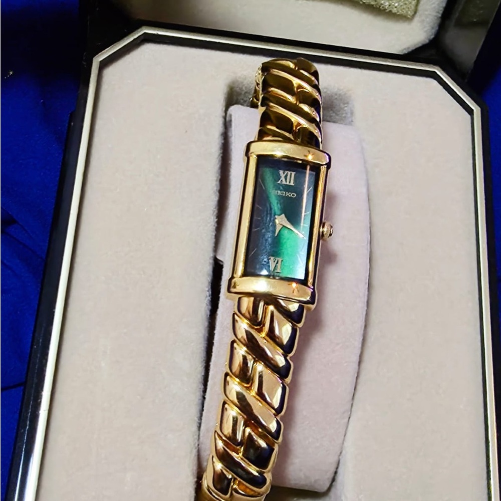 Vintage Seiko Emerald Green Dial Dress Womens Tank Watch Gold Tone 2E20-7259